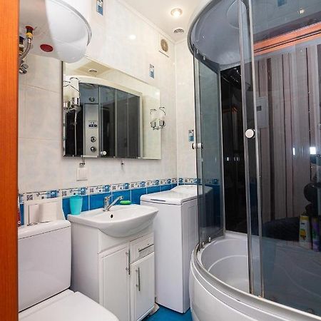 Comfortable Apartments On Hrushevskogo Street Near 16 City Hospital Ντνιπροπετρόφσκ Εξωτερικό φωτογραφία